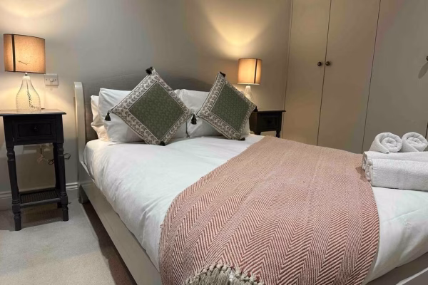 London 2 bedroom garden flat 5