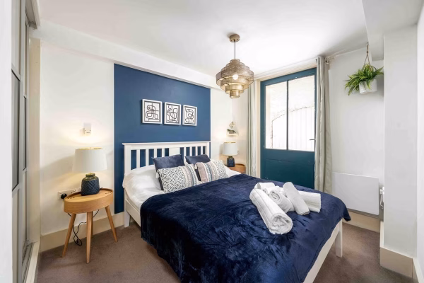 Riverside Flat in London 1